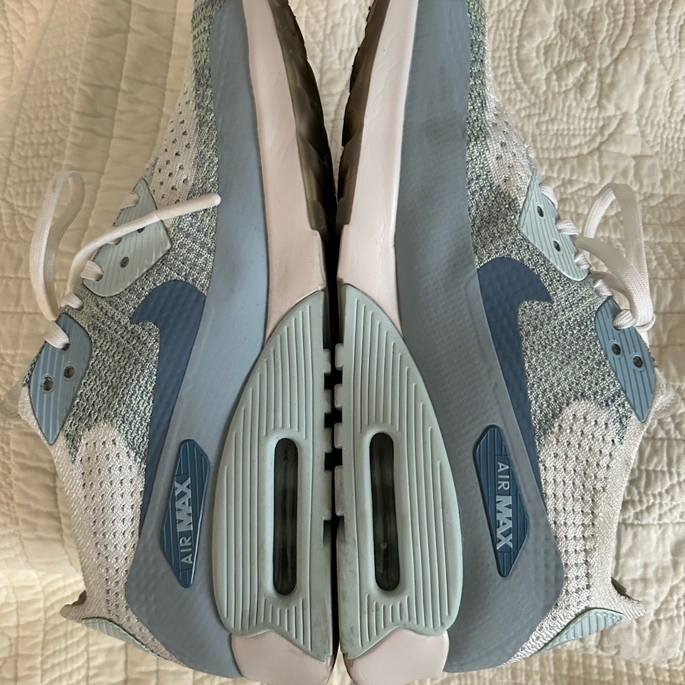 Nike Women’s Air Max 90 Flyknit Ultra in Light Armory Size 9.5 - Picture 4 of 7